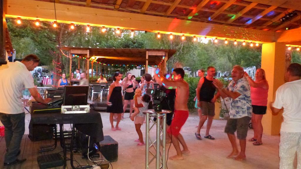 Camping La Vidaresse Hotel Sainte-Anastasie-sur-Issole Exterior foto
