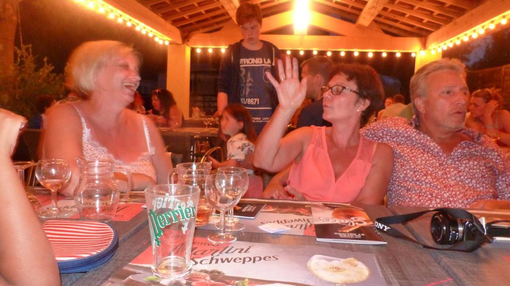Camping La Vidaresse Hotel Sainte-Anastasie-sur-Issole Exterior foto