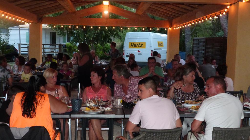 Camping La Vidaresse Hotel Sainte-Anastasie-sur-Issole Exterior foto
