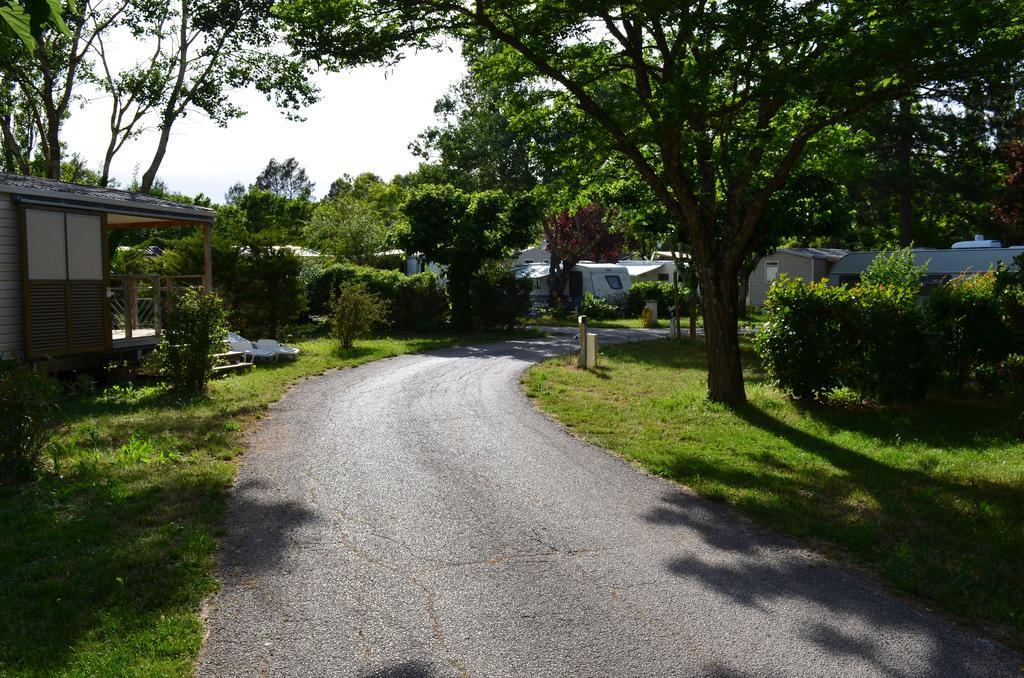 Camping La Vidaresse Hotel Sainte-Anastasie-sur-Issole Exterior foto