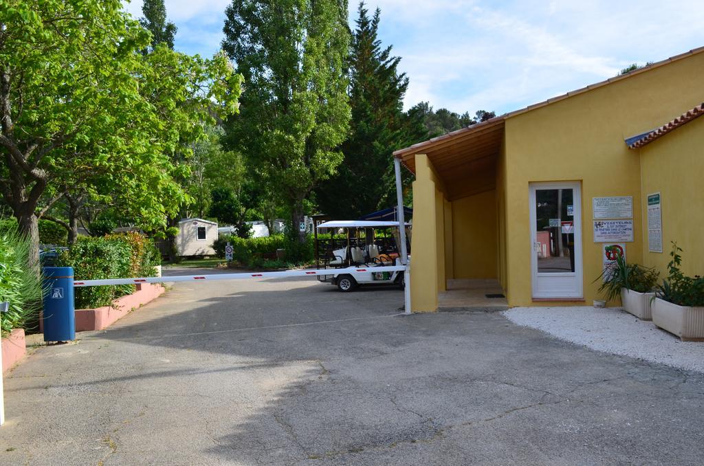 Camping La Vidaresse Hotel Sainte-Anastasie-sur-Issole Exterior foto