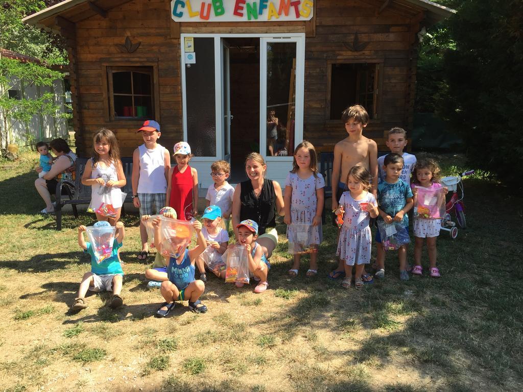 Camping La Vidaresse Hotel Sainte-Anastasie-sur-Issole Exterior foto